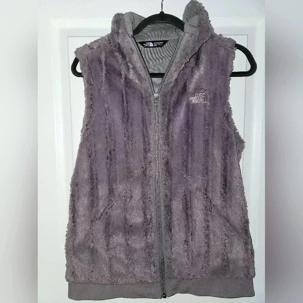 The North Face Furlander Faux Fur Hooded Gray w/hint of purple Vest Size Medium